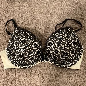 Victoria Secret Bra (never worn)